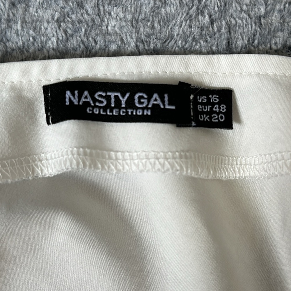 013 Nasty Gal White Top with Puff Sleeves - Picture 4 of 9